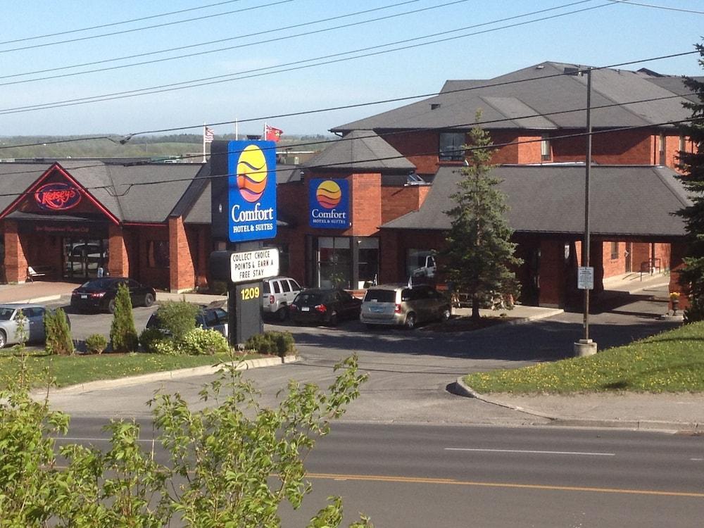 Comfort Hotel & Suites Peterborough Exteriér fotografie