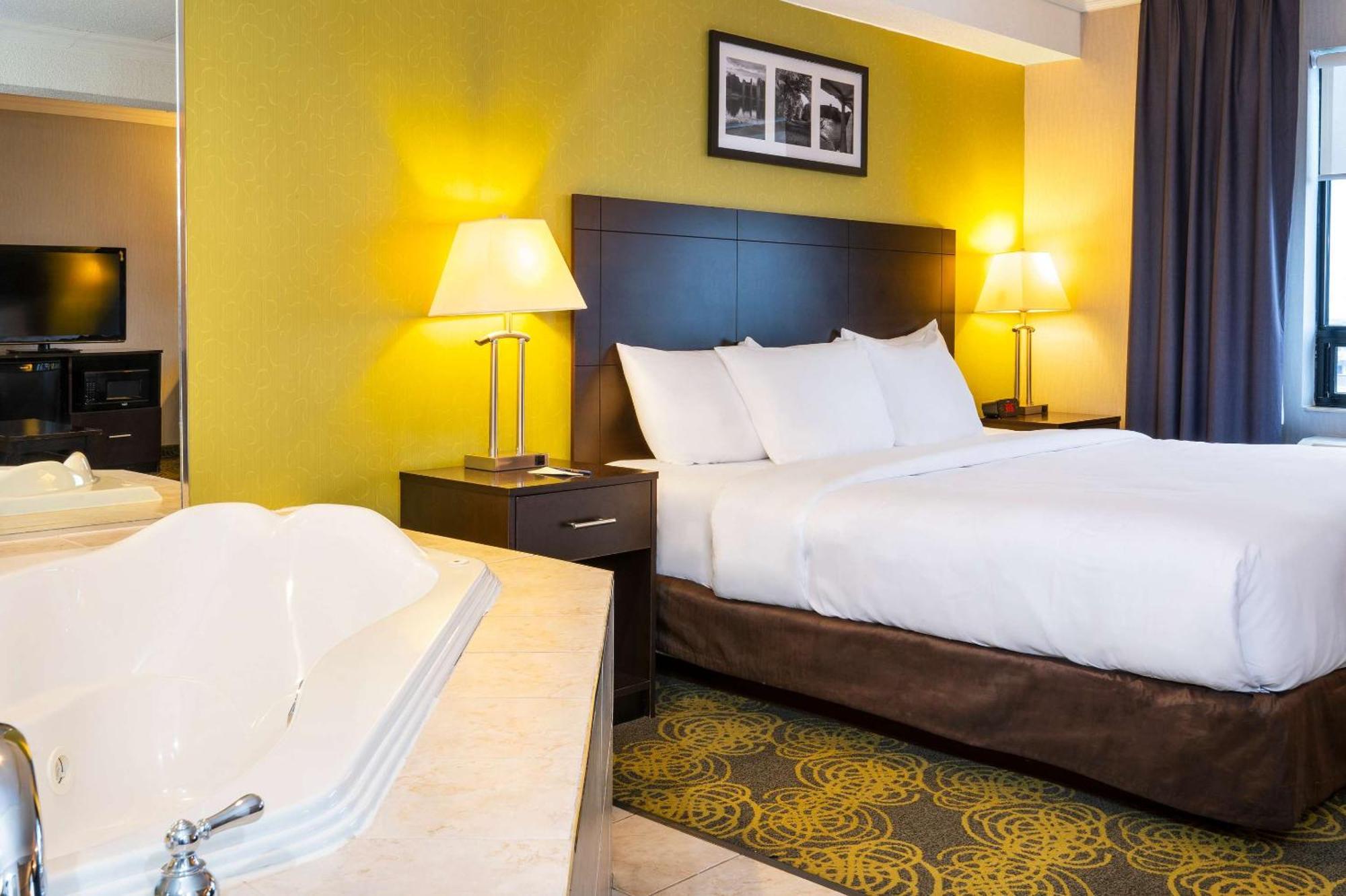 Comfort Hotel & Suites Peterborough Exteriér fotografie