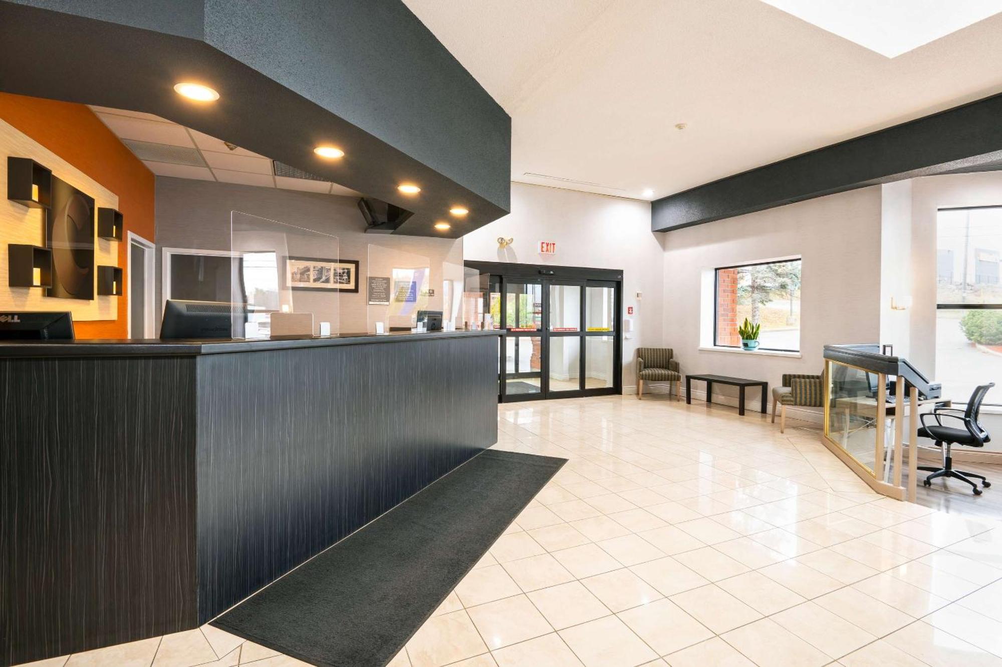 Comfort Hotel & Suites Peterborough Exteriér fotografie
